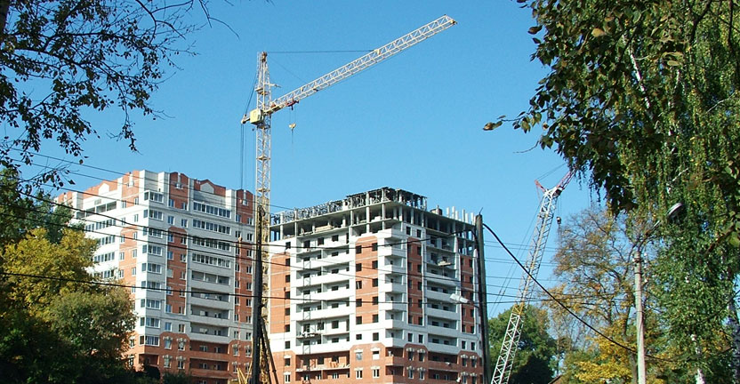 О работе строительного комплекса и вводе жилья в Курской области