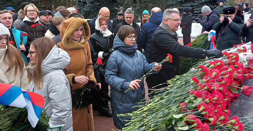 Сотрудники Курскстата приняли участие в возложении цветов,  в честь 81-й годовщины освобождения Курска  от немецко-фашистских захватчиков